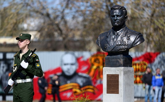 Церемонию празднования Дня Победы в Ярославле открыл губернатор Дмитрий Миронов
