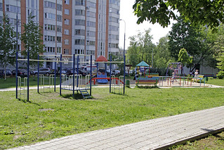 В Ярославле демонтируют сломанные детские площадки